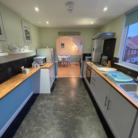 Apartamento Lighthouse View, One Min From Harbour & Beach Scarborough Exterior foto