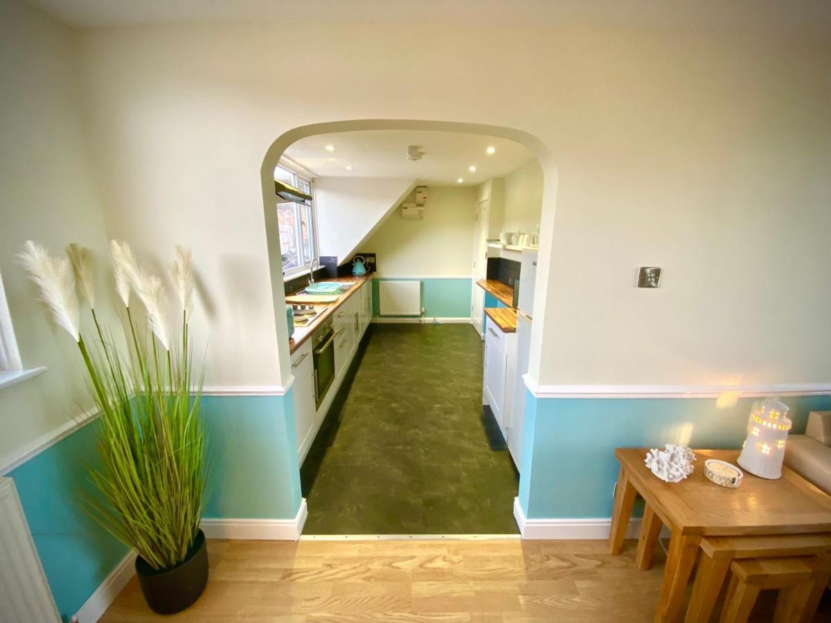Apartamento Lighthouse View, One Min From Harbour & Beach Scarborough Exterior foto