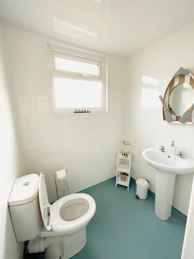Apartamento Lighthouse View, One Min From Harbour & Beach Scarborough Exterior foto