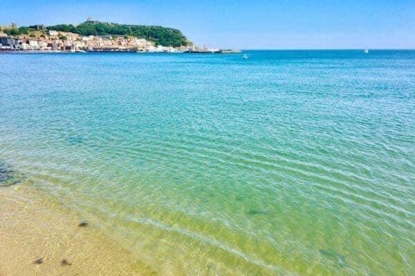 Apartamento Lighthouse View, One Min From Harbour & Beach Scarborough Exterior foto