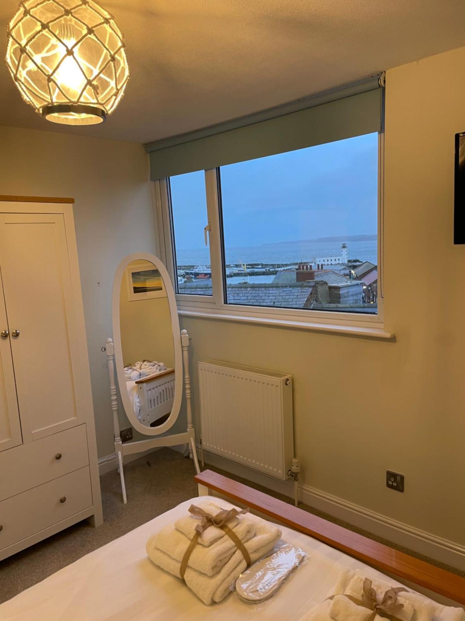 Apartamento Lighthouse View, One Min From Harbour & Beach Scarborough Exterior foto